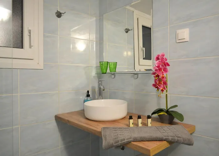 Aristotelous Boarding House *