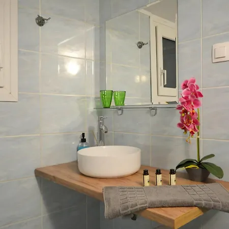 Aristotelous Boarding House *